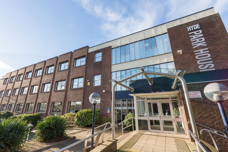 Cartwright St, Hyde to rent - Building Photo - Image 1 of 11