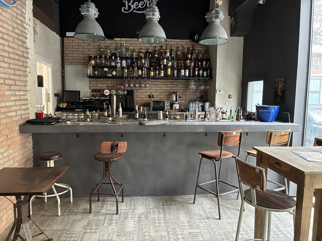 Retail in Madrid, Madrid to rent Building Photo- Image 1 of 2