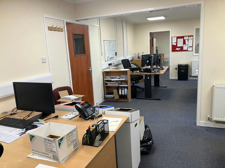 Clywedog Rd S, Wrexham to rent - Interior Photo - Image 3 of 13