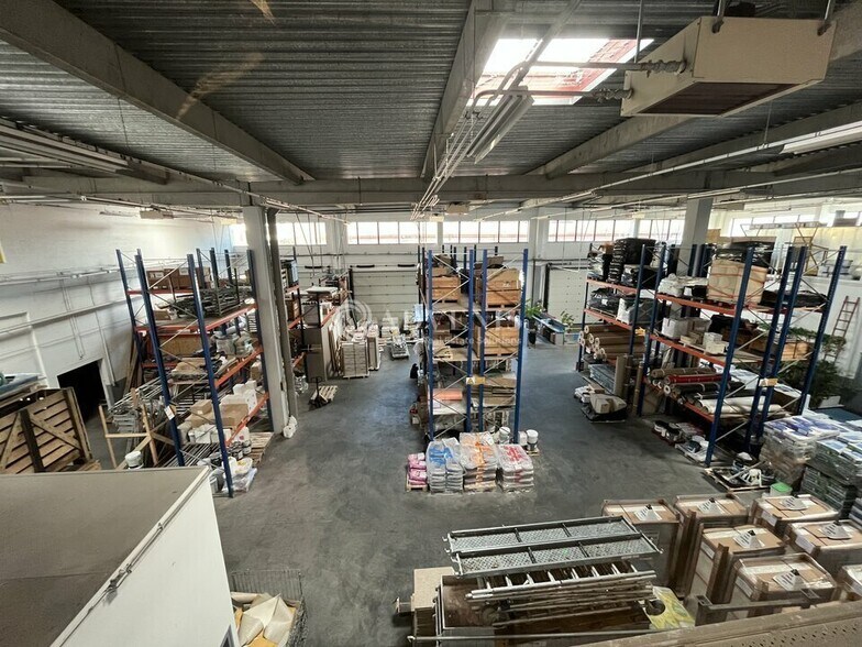 Light Industrial in Noisy-le-Sec to rent - Interior Photo - Image 3 of 4