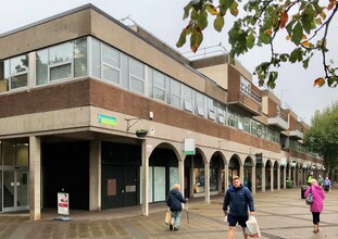 Somerset Sq, Bristol for rent Building Photo- Image 1 of 1