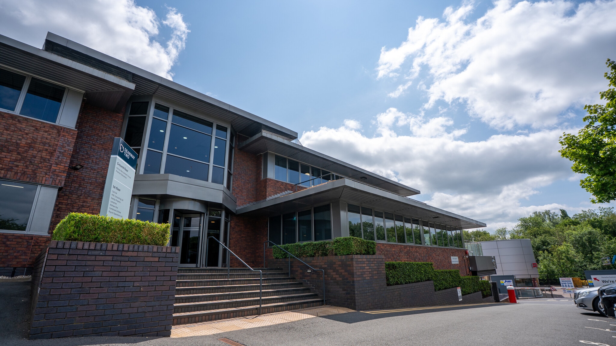 2 Wilmslow Rd, Wilmslow to rent Building Photo- Image 1 of 11