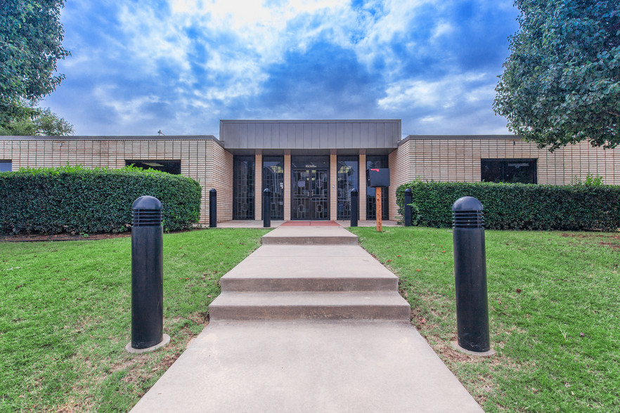 24 NE 53rd St, Oklahoma City, OK for sale - Building Photo - Image 1 of 17