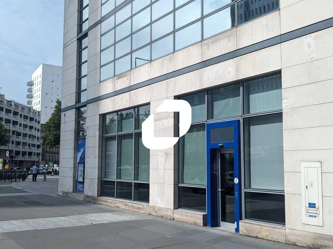 Retail in Saint-Denis to rent Building Photo- Image 1 of 12