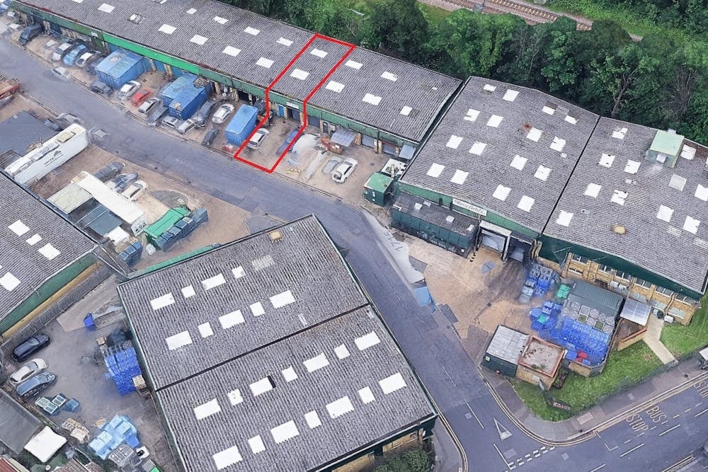 The Sidings, London to rent Building Photo- Image 1 of 3