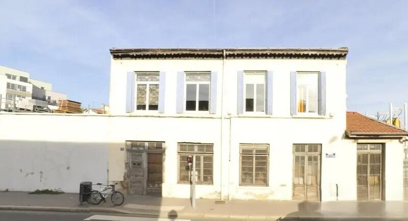 Retail in Lyon to rent Building Photo- Image 1 of 2