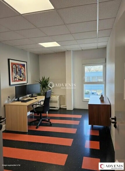 Office in Lormont to rent - Interior Photo - Image 3 of 12