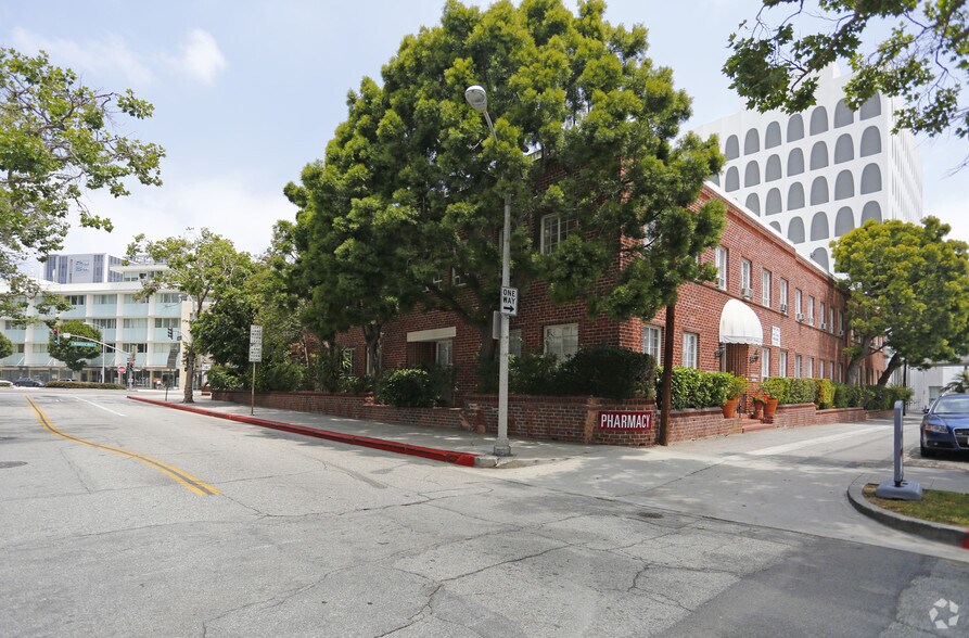 9730-9732 Wilshire Blvd, Beverly Hills, CA for rent - Building Photo - Image 2 of 3