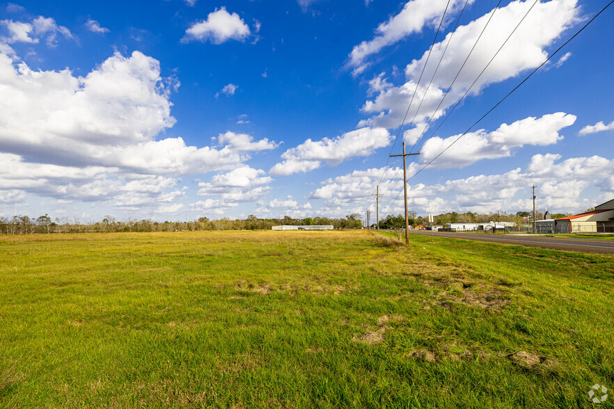 8458 FM 1960 Rd, Dayton, TX for sale - Primary Photo - Image 1 of 1