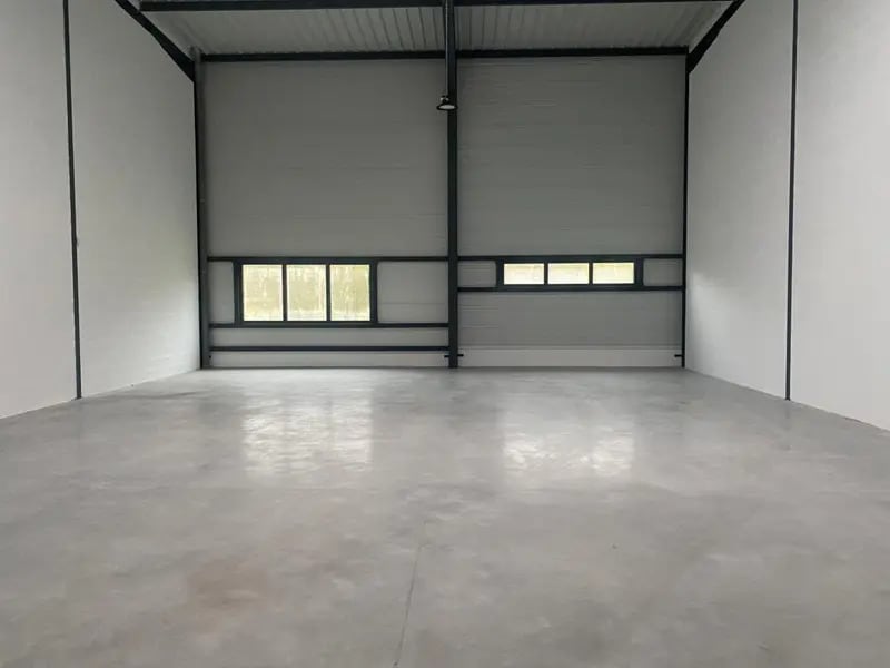 Light Industrial in Bussy-Saint-Martin to rent Interior Photo- Image 1 of 8
