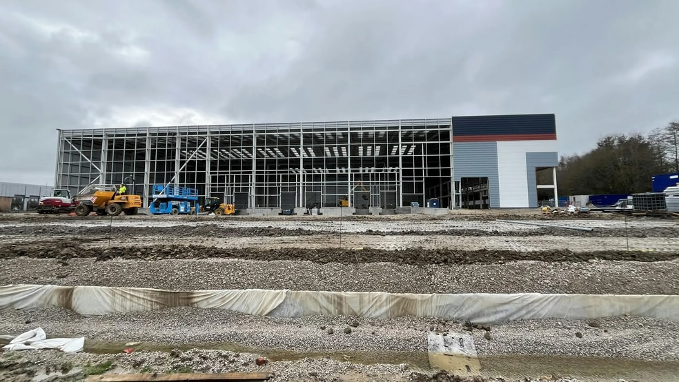 Greenside Way, Manchester to rent - Building Photo - Image 3 of 5