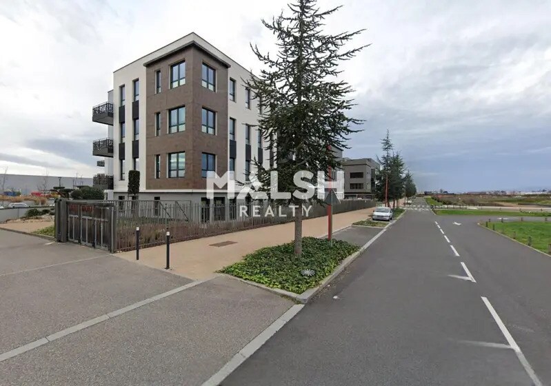 Office in Genas to rent Building Photo- Image 1 of 2