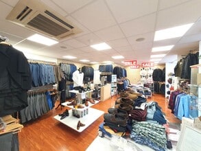 Alvescot Rd, Carterton to rent Interior Photo- Image 2 of 2