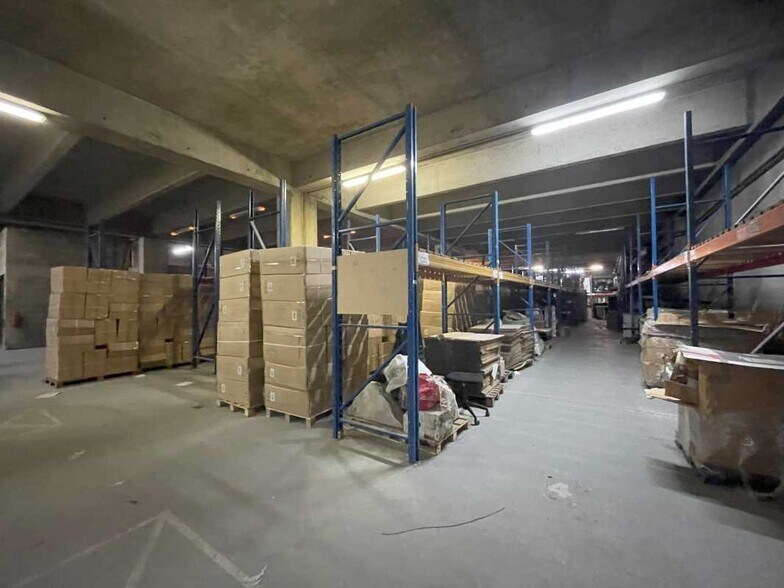 Light Industrial in Ivry-sur-Seine to rent - Interior Photo - Image 3 of 4