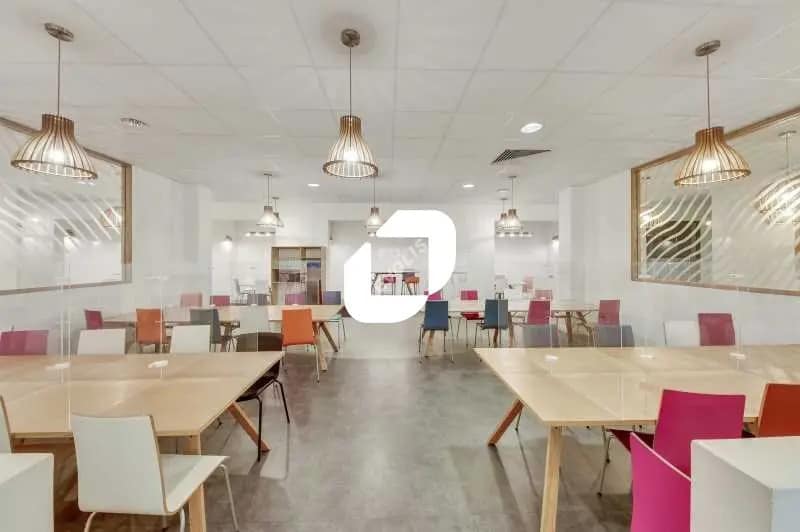 Light Industrial in Saint-Denis to rent Building Photo- Image 1 of 3