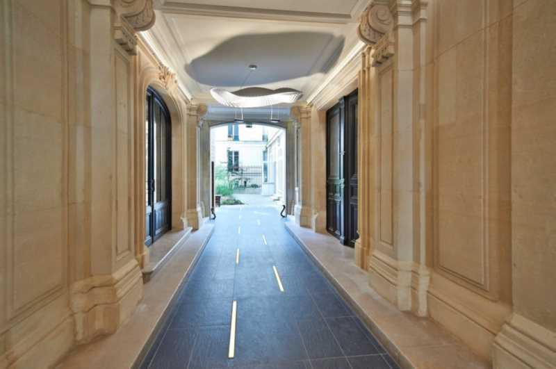 Office in Paris for sale Lobby- Image 1 of 11