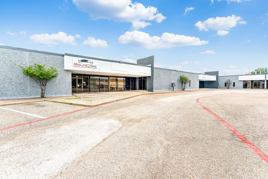 2474 Manana Dr, Dallas, TX for sale - Building Photo - Image 1 of 1