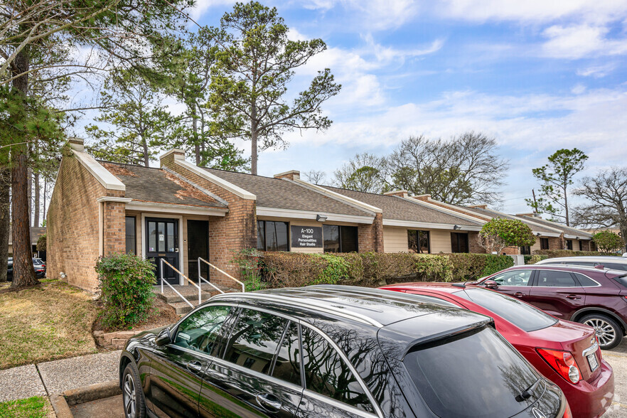 2611 FM 1960 Rd, Houston, TX for rent - Primary Photo - Image 1 of 10