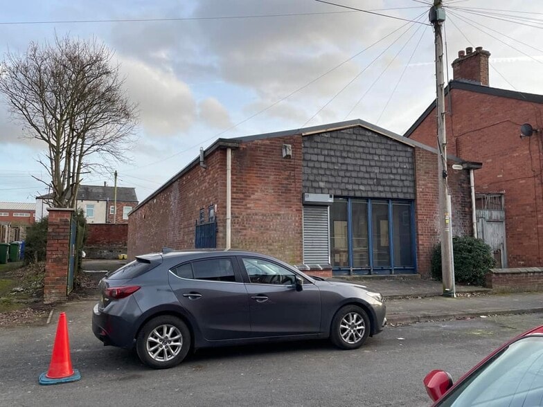16 Vernon St, Hyde for sale - Building Photo - Image 1 of 1