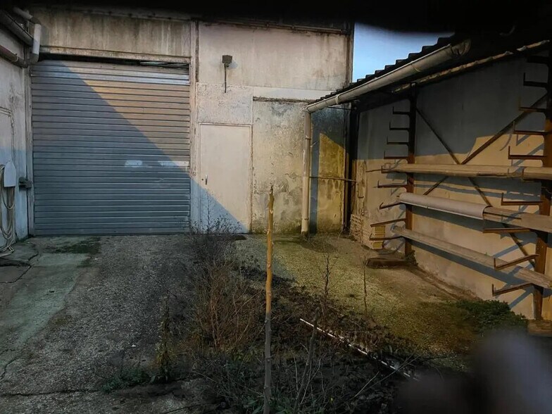 Light Industrial in Montreuil to rent - Primary Photo - Image 3 of 3