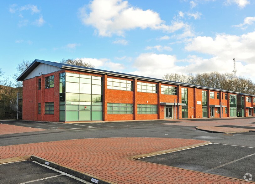 3-4 Moons Moat Dr, Redditch for sale - Primary Photo - Image 1 of 1