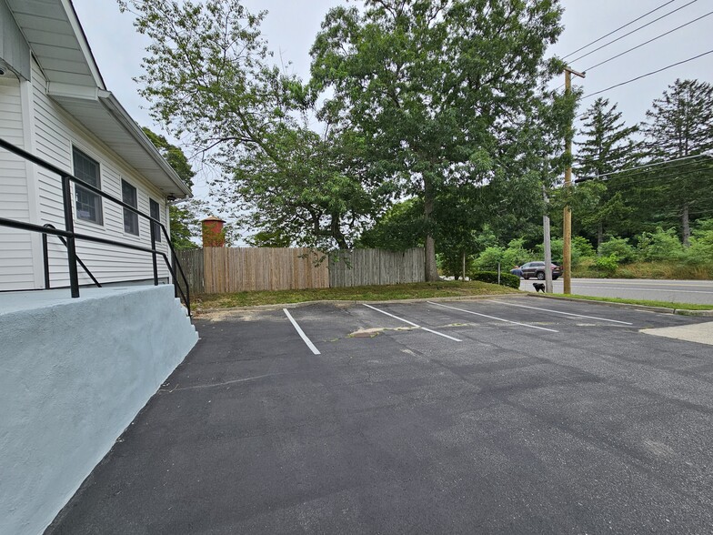 360 Hawkins Ave, Ronkonkoma, NY for sale - Building Photo - Image 2 of 29