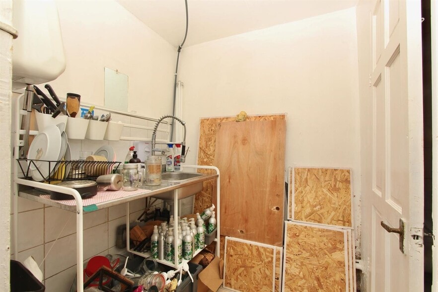 54 Stoke Newington Church St, London to rent - Interior Photo - Image 2 of 7