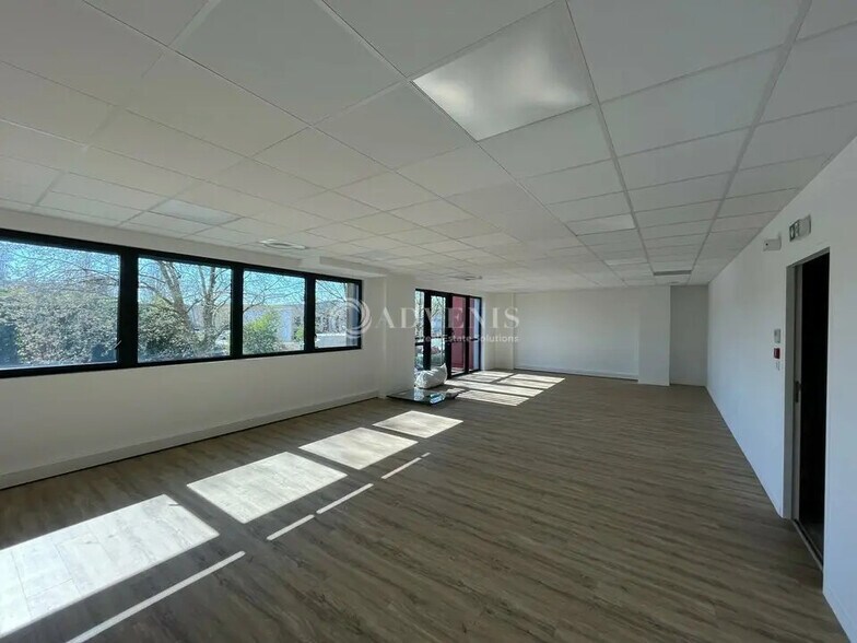 Light Industrial in Bobigny to rent - Interior Photo - Image 3 of 12