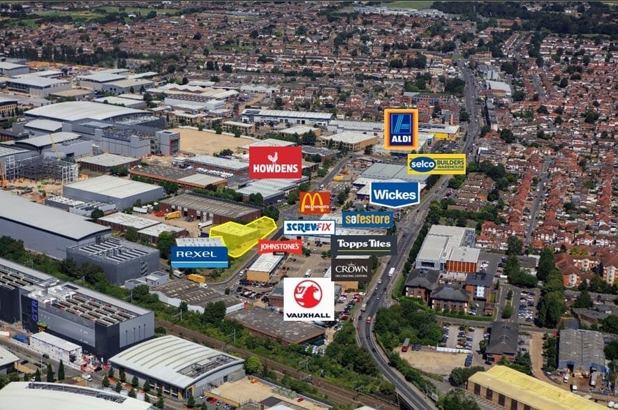 121 Yarmouth Rd, Slough to rent - Building Photo - Image 3 of 6