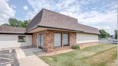 5500 N Illinois St, Fairview Heights, IL for rent Building Photo- Image 2 of 6