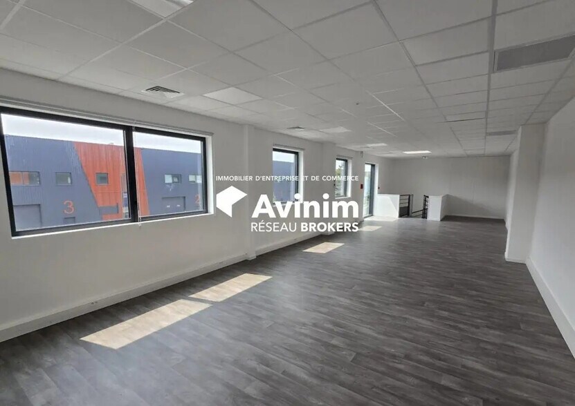 Industrial in SAINT-OUEN-L'AUMONE to rent - Interior Photo - Image 2 of 2