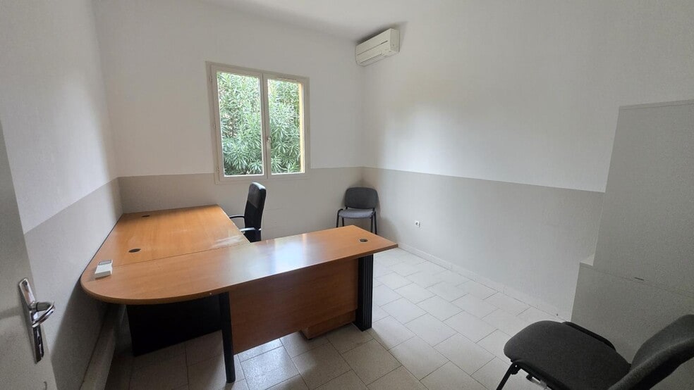Retail in La Crau for sale - Interior Photo - Image 3 of 8