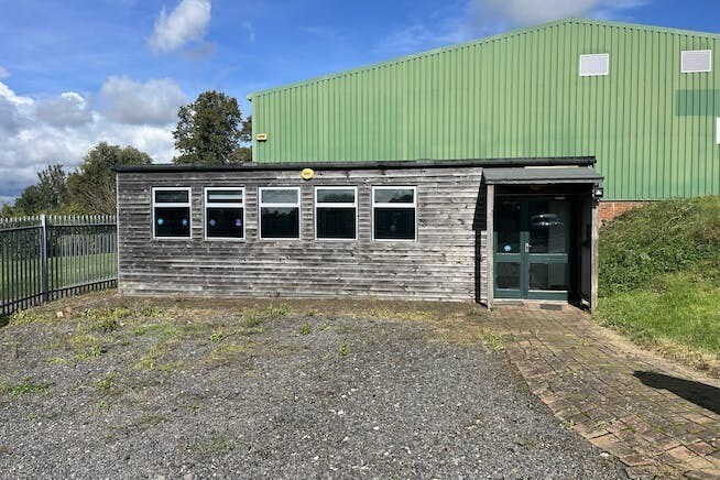 Lovetts End, Leighton Buzzard for sale Primary Photo- Image 1 of 1