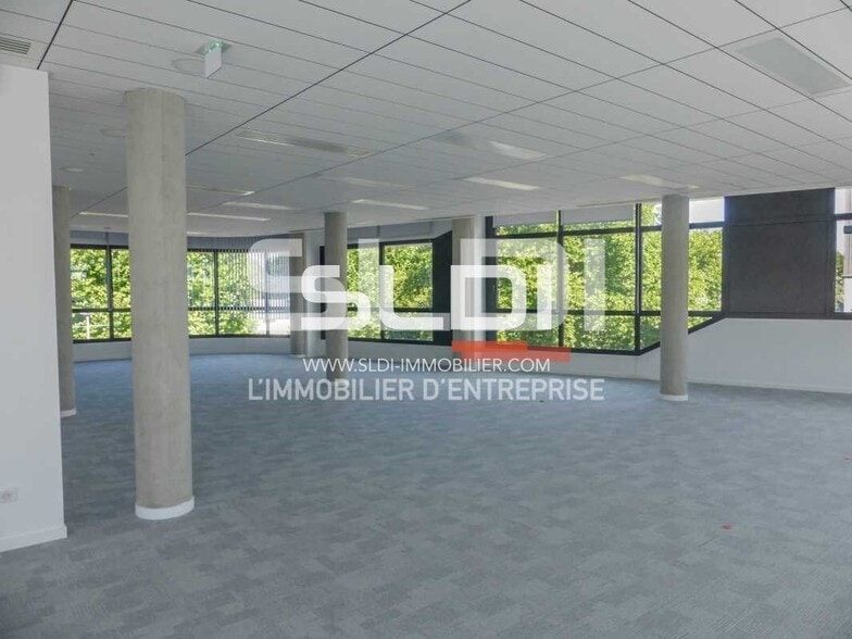 2 Chemin Du Tronchon, Champagne-au-Mont-d'Or to rent - Building Photo - Image 3 of 10
