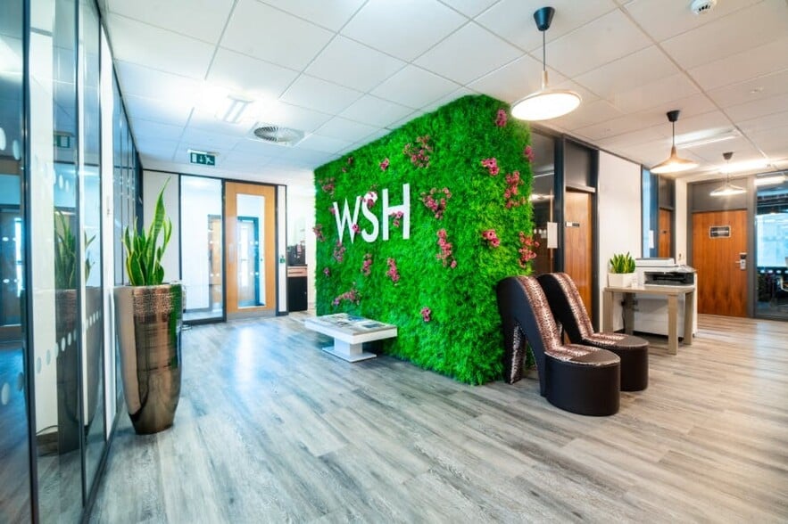 118 North St, Leeds to rent - Building Photo - Image 2 of 25