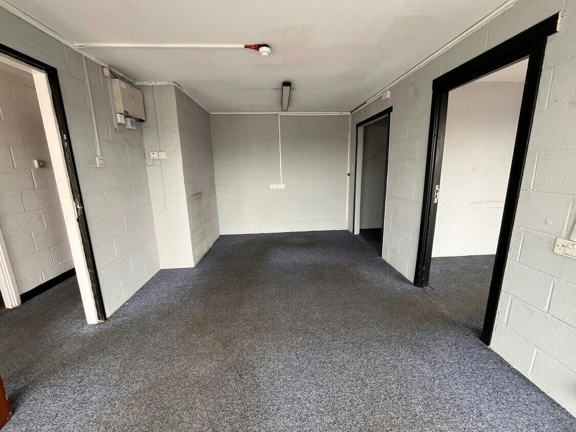 Edison Rd, Aylesbury to rent Interior Photo- Image 1 of 3