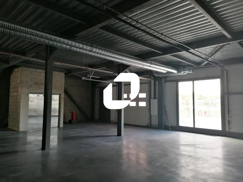 Light Industrial in Vénissieux to rent - Building Photo - Image 2 of 18
