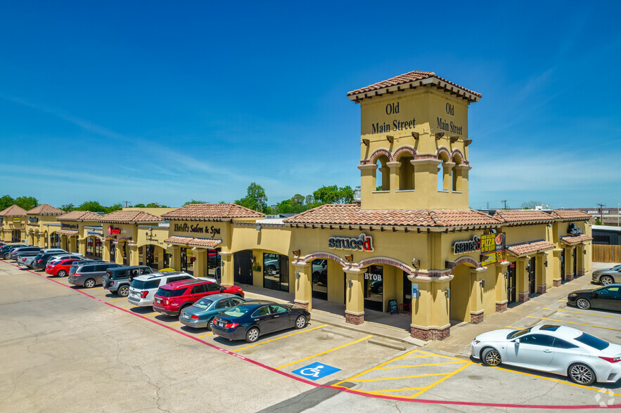 106-180 N Main St, Grapevine, TX for rent - Building Photo - Image 1 of 5