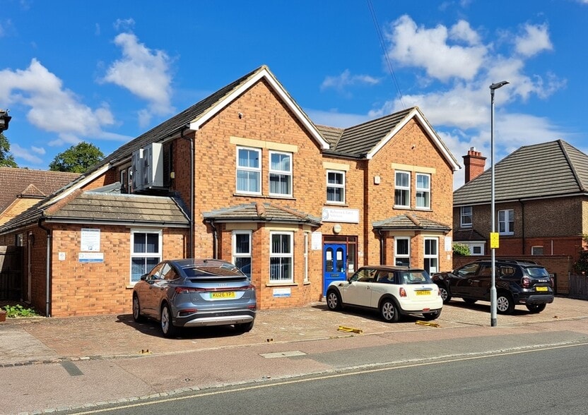 1 The Avenue, Flitwick for sale - Building Photo - Image 2 of 4