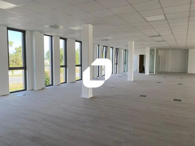 Office in Mérignac to rent - Interior Photo - Image 3 of 11