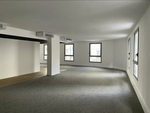 Retail in Lyon to rent Interior Photo- Image 2 of 13