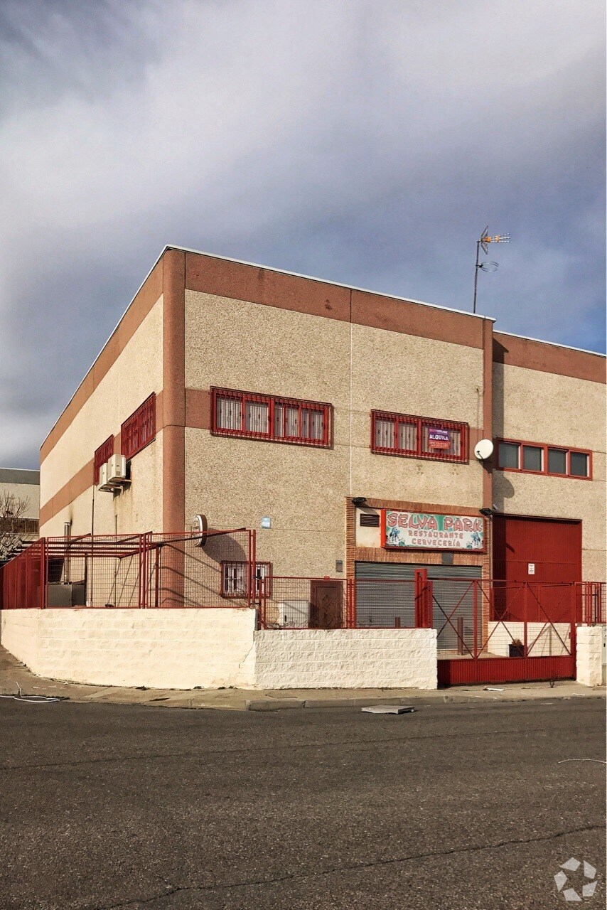 Retail in Illescas, Toledo to rent Primary Photo- Image 1 of 3