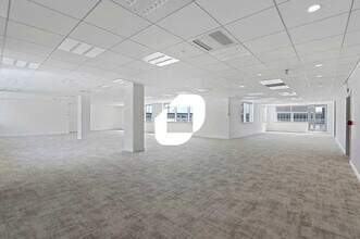 Office in Clichy to rent Interior Photo- Image 1 of 1