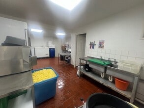 165 Francis Rd, London to rent Interior Photo- Image 2 of 3