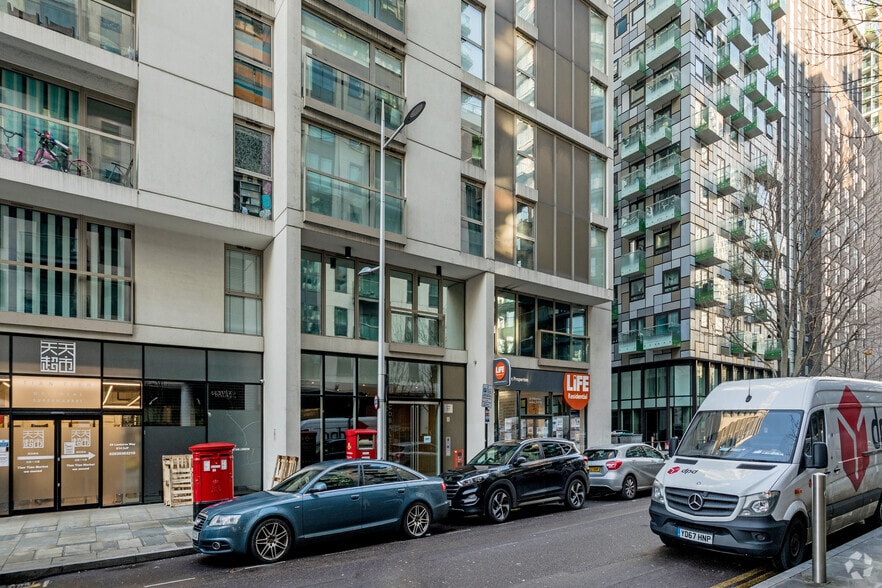 38 Lanterns Way, London to rent - Building Photo - Image 2 of 2