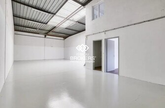 Light Industrial in Saint-Ouen-l'Aumône to rent Interior Photo- Image 2 of 2