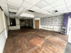 80 Coombe Ln, London to rent Interior Photo- Image 2 of 2