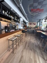 Retail in Madrid, Madrid to rent Interior Photo- Image 2 of 10