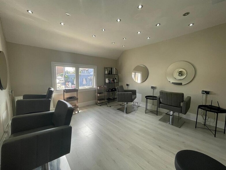 114 Hagley Rd, Stourbridge to rent - Building Photo - Image 3 of 6