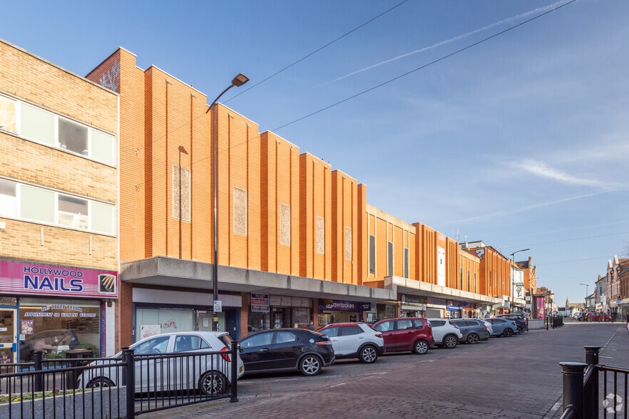 71-77 Abington St, Northampton to rent - Building Photo - Image 2 of 6